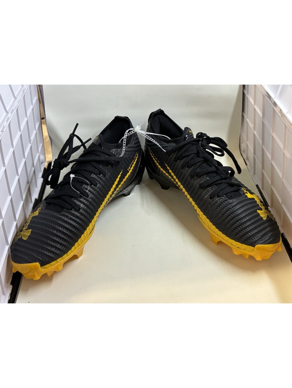 Under Armour Blur Pro Football Cleats Black Gold 3028220-002, Men’s Size 10, NEW